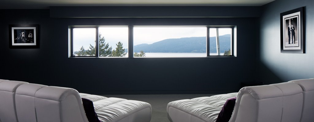 Theater seating facing a panoramic mountain view